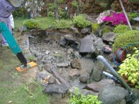 錦鯉池 改修,池 ハツリ