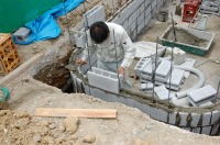 錦鯉 洋風池,洋風池 施工,錦鯉池 ブロック積み