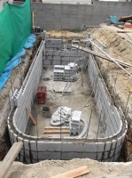 錦鯉 洋風池,洋風池 施工,錦鯉池 ブロック積み